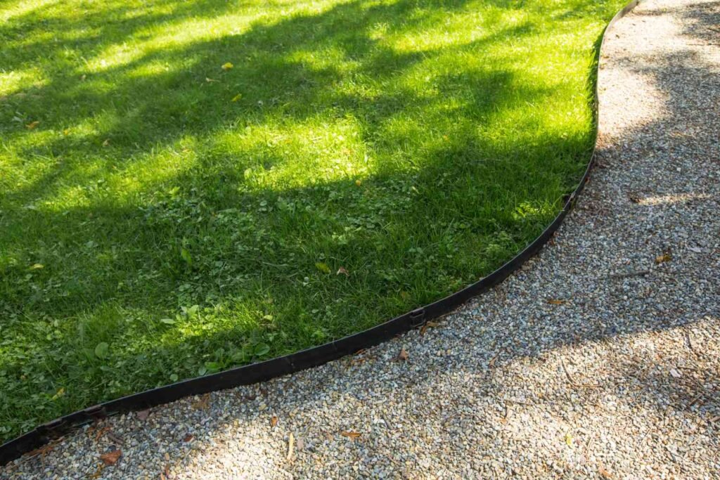 clean-lawn-edging-and-gravel-pathway